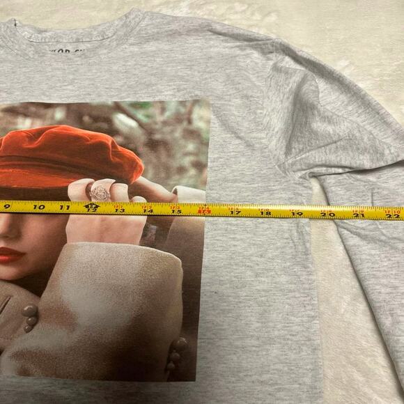 Taylor Swift Red Long Sleeve T-Shirt Size M Heathered Gray Swiftie Eras Chiefs - Picture 5 of 7